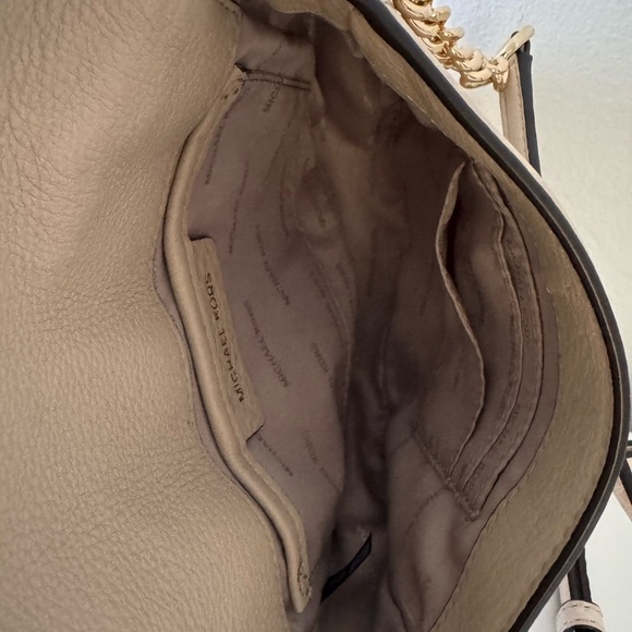Michael Kors Leather Crossbody – Pink/Taupe Colorblock – Good Condition - Picture 4 of 6